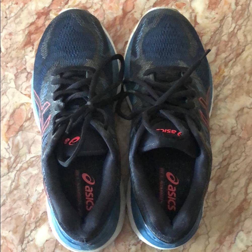 ASICS Running Shoes - Picture 3 of 3